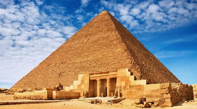 Pyramid of Khufu (Cheops Pyramid)