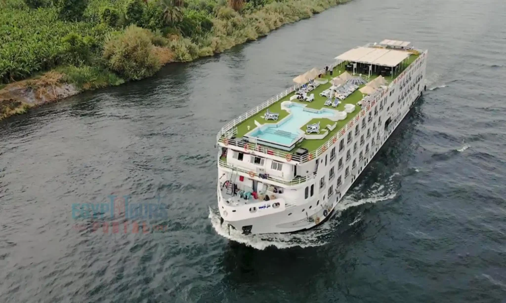 Luxury River Nile cruise between Luxor and Aswan